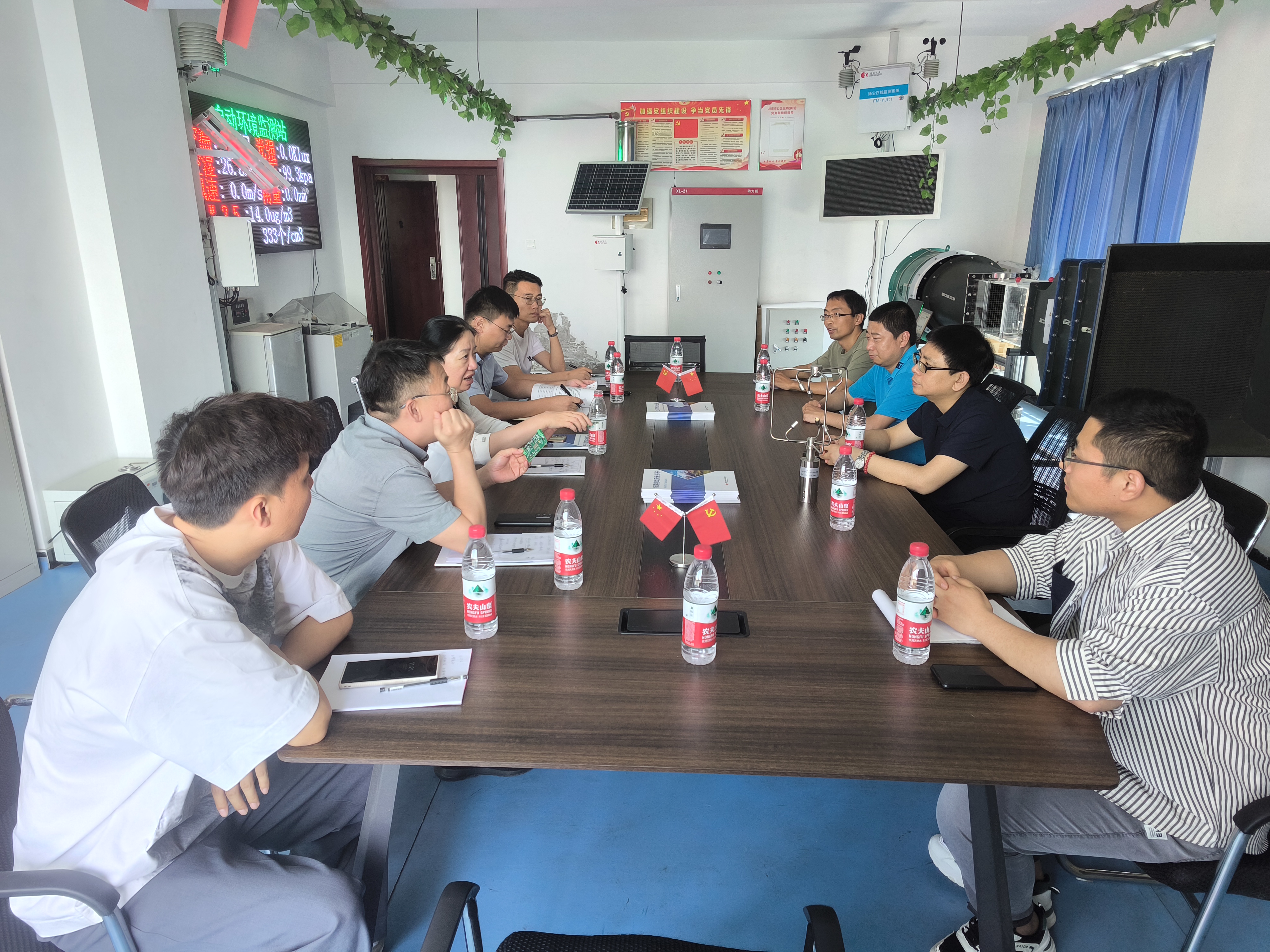 邯鄲科技局局長(zhǎng)安鳳玲率隊(duì)調(diào)研河北飛夢(mèng)電子科技有限公司